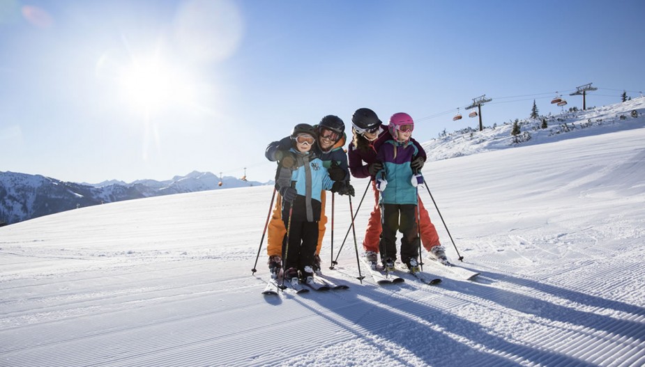 Skifahren mit der ganzen Familie © Flachau Tourismus